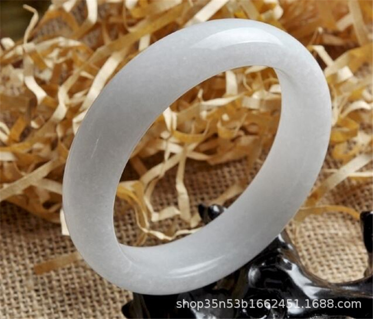 碳酸鹽質(zhì)玉手鐲，科技與傳統(tǒng)工藝融合之美妙價(jià)格探究
