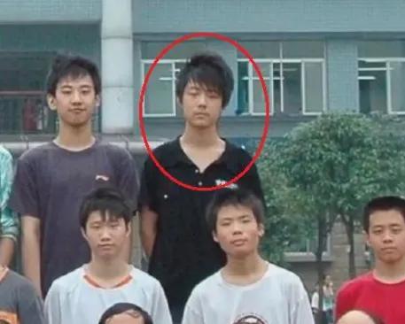 張藝興新照曝光，音樂(lè)與時(shí)代印記的融合風(fēng)采