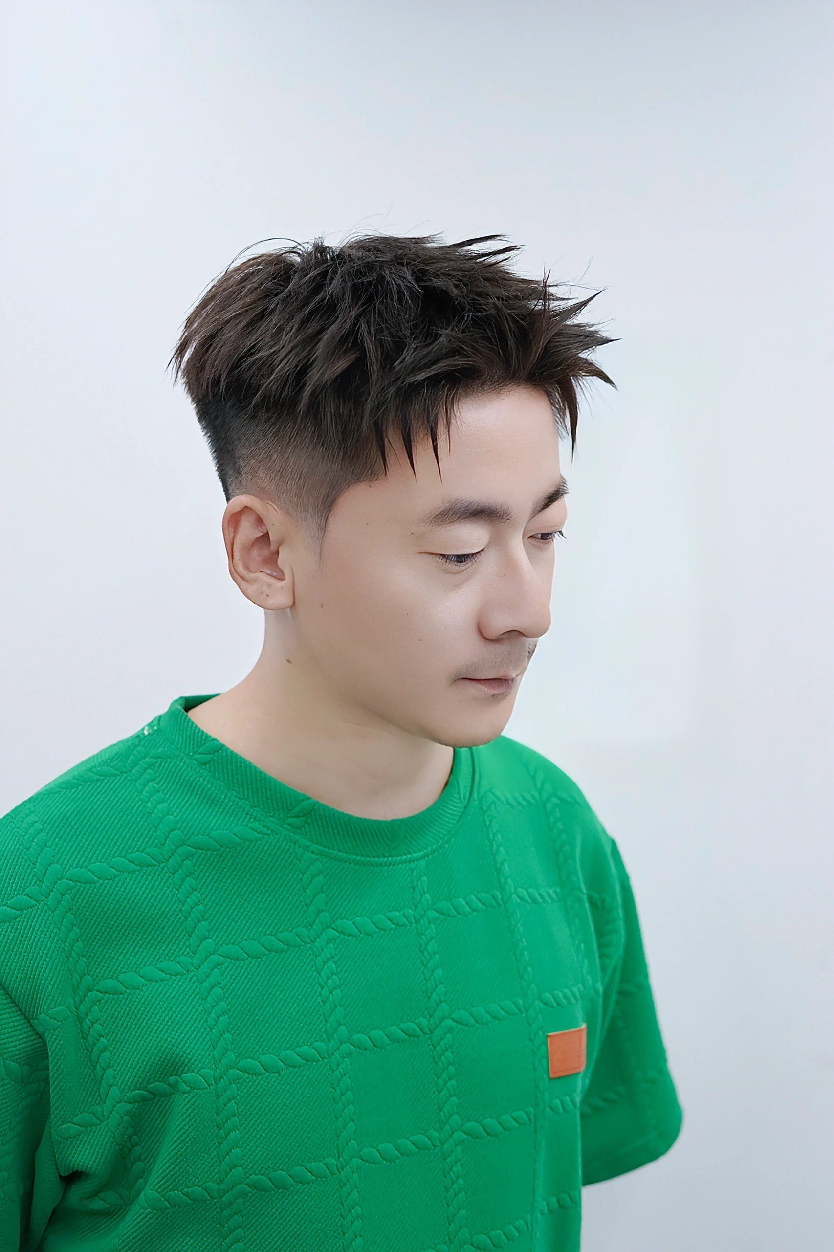 最新款發(fā)型男，潮流趨勢(shì)與個(gè)人立場(chǎng)的探討與探索