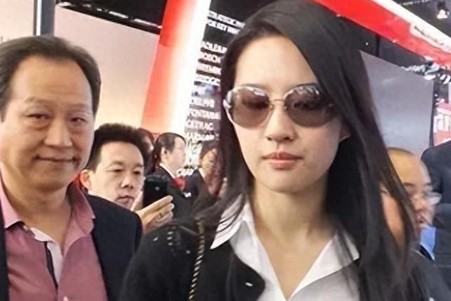 明星面對緋聞，變化、自信與成長的旋律之旅