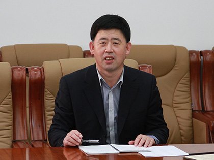 演員楊延?xùn)|的獨(dú)家美食探索之旅，小巷中的獨(dú)特美味之旅
