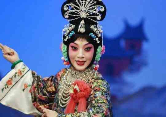 京劇演員付佳，舞臺(tái)璀璨人生，勵(lì)志之旅不斷前行