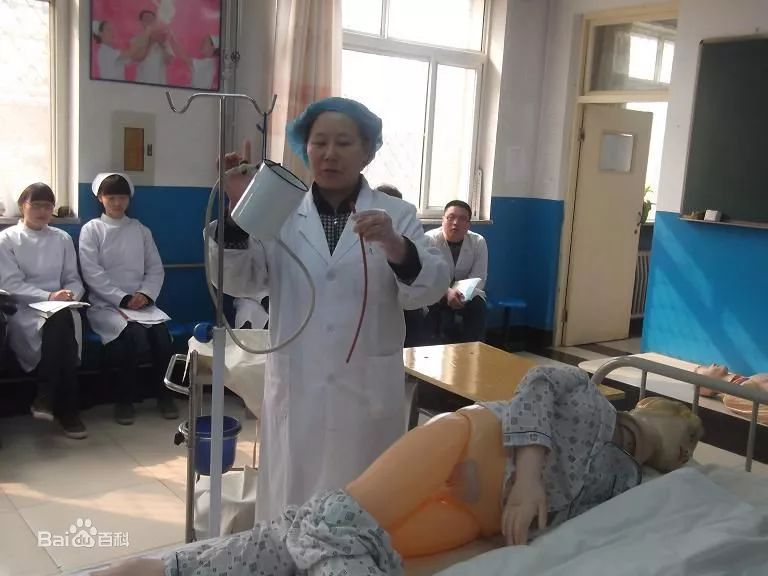 灌腸比賽的奇妙冒險(xiǎn)之旅，變化、學(xué)習(xí)與自信的碰撞