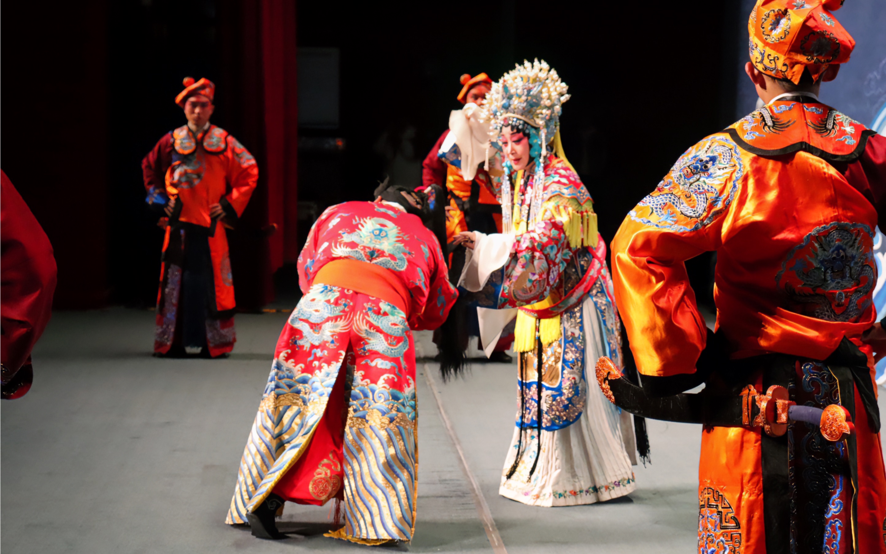 回溯經(jīng)典，奏劇最新背后的時(shí)代變遷與重大事件解析