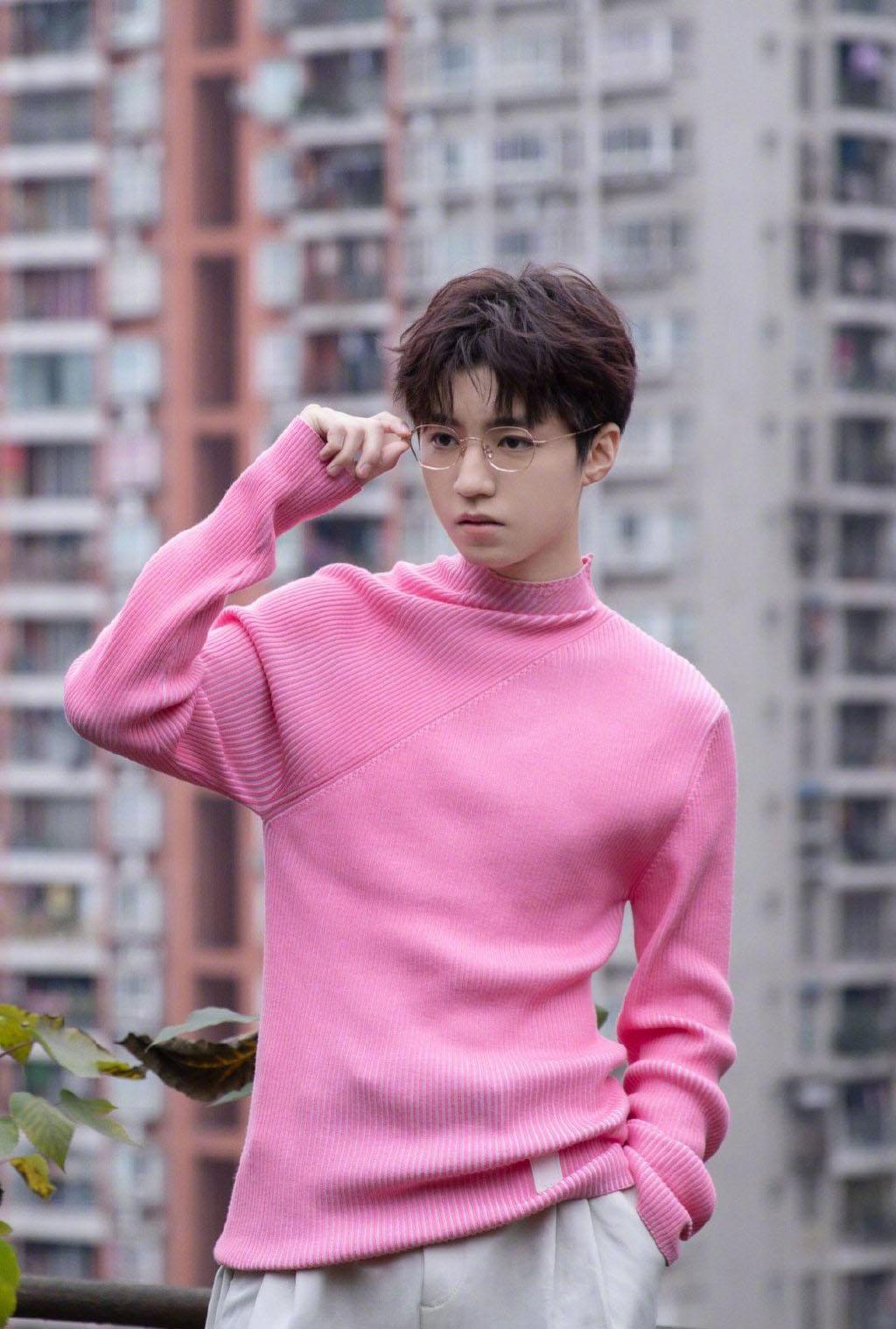 時(shí)尚之旅，最新男生服飾展現(xiàn)自信與成長風(fēng)采